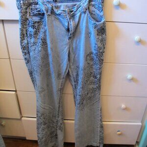 Metrostyle Floral jeans.  Size 10.  super cute.  With Stretch